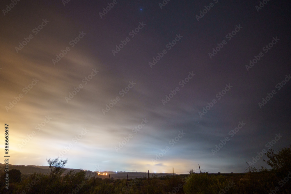 Cielo nocturno nubes monte antenas nublado tormenta invierno natural angular