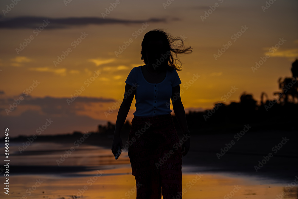 Fototapeta premium Beautiful silhouette image of Kids playing and enjoying at the Beach in Costa Rica