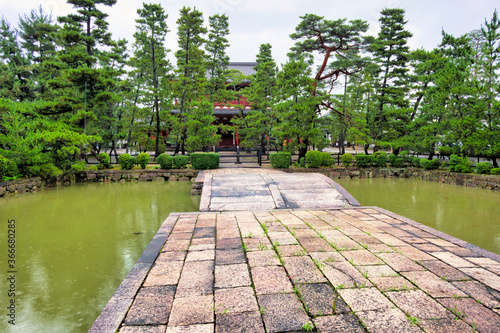京都、妙心寺の境内