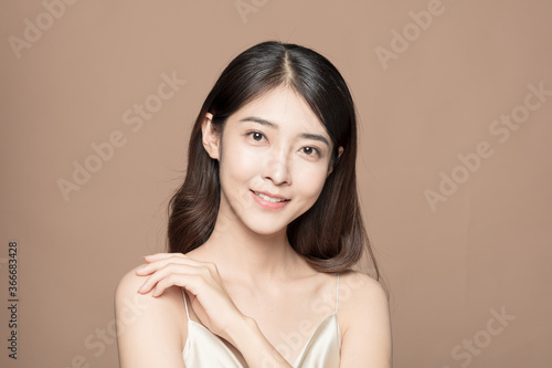 A beautiful young asian woman
