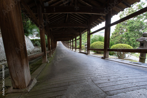 吉備津神社 全長360mの廻廊 -桃太郎伝説ゆかりの神社- © photojapan