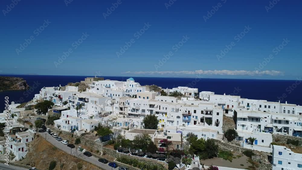 Village de Séralia à près de Kastro Sifnou sur l'île de Sifnos dans les cyclades en grèce Village de Séralia à près de Kastro Sifnou sur l'île de Sifnos dans les cyclades en grèce