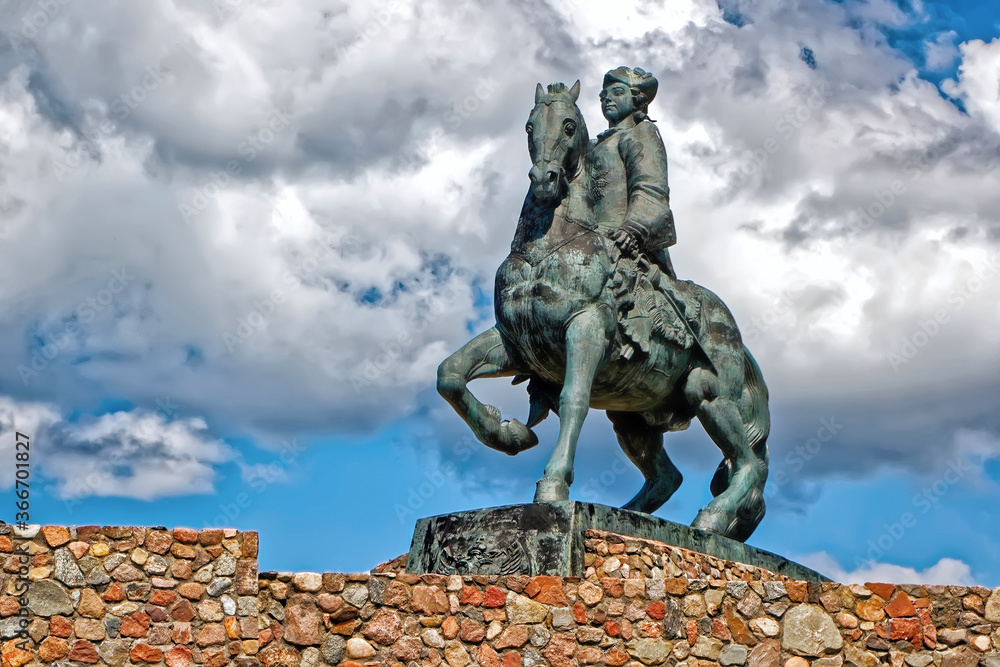 Fototapeta premium Monument to Empress Elizaveta Petrovna in the city of Baltiysk