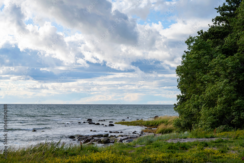 Obraz premium Cloudy evening over ocean outside island of Gotland, Sweden
