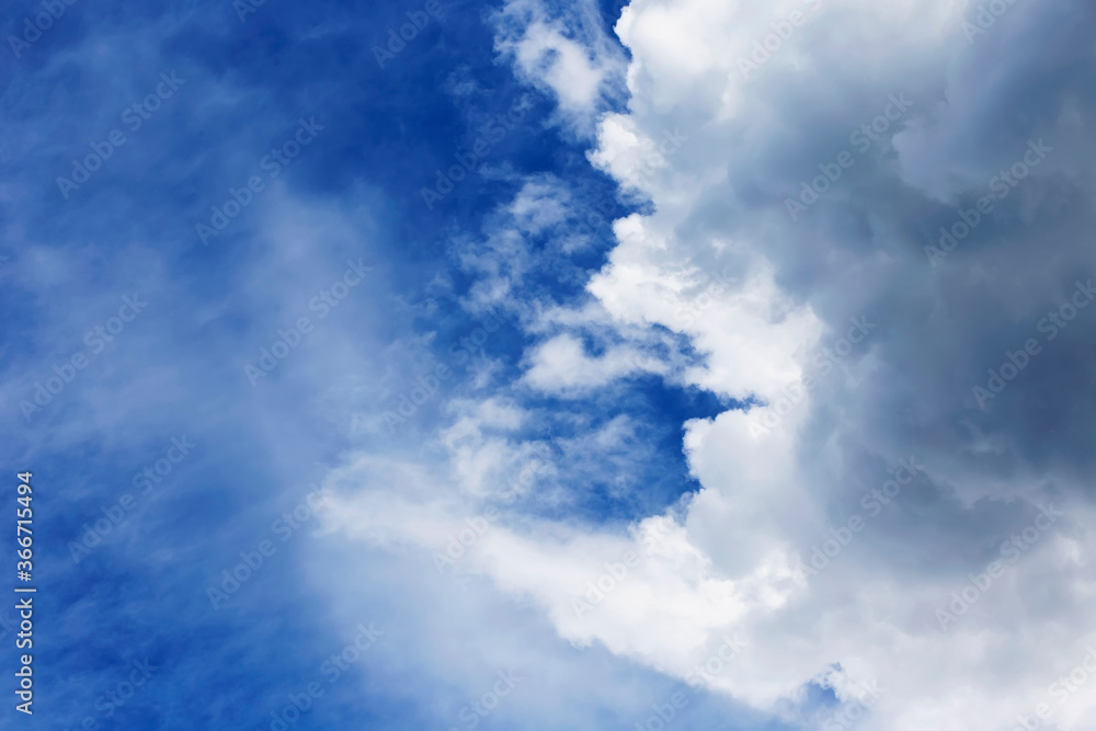 Fototapeta premium sky with beautiful fluffy clouds, outdoor nature
