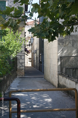 Fototapeta Naklejka Na Ścianę i Meble -  street in the old town of Makarska, Chroatia 