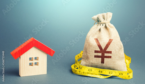 House and a Yen Yuan money bag. Mortgage loan. Property real estate valuation. Buying and selling, fair price. Building maintenance. Calculation of expenses for purchase, construction and repair.