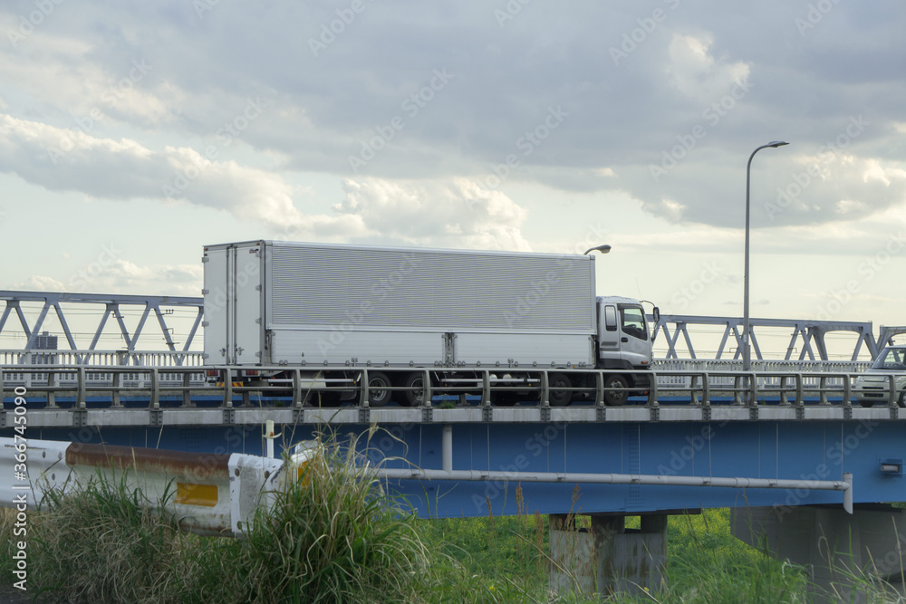 Fototapeta premium 跨川橋