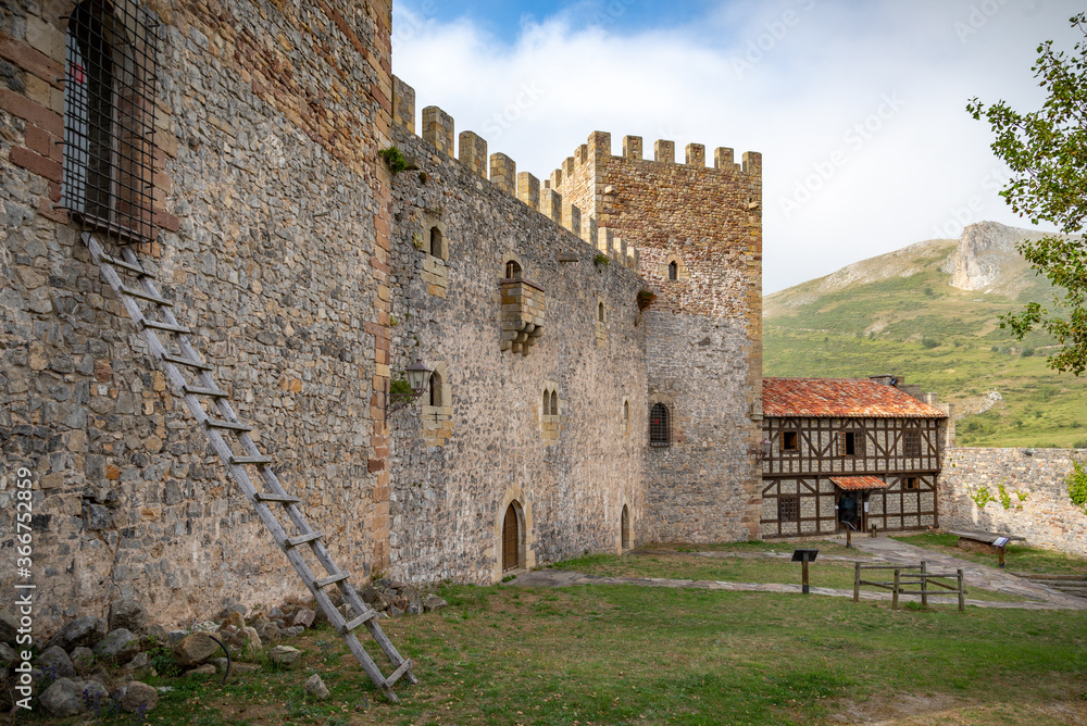 Castillo defensivo de la edad media  de Argueso en Cantabria España Europa