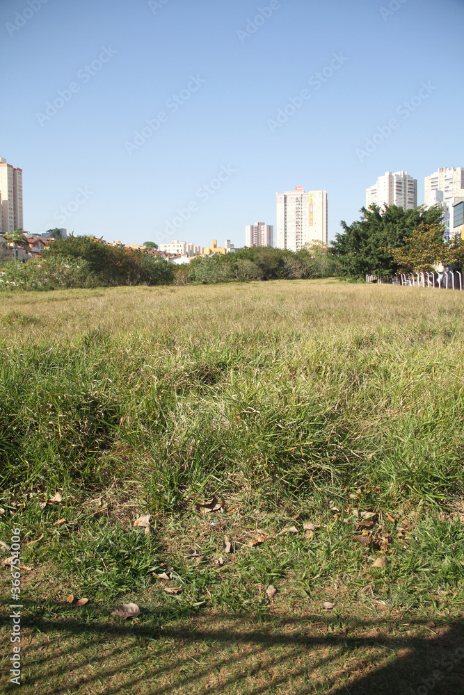 Obraz premium Building, blue sky, green grass, São Caetano do Sul, São Paulo, Brazil