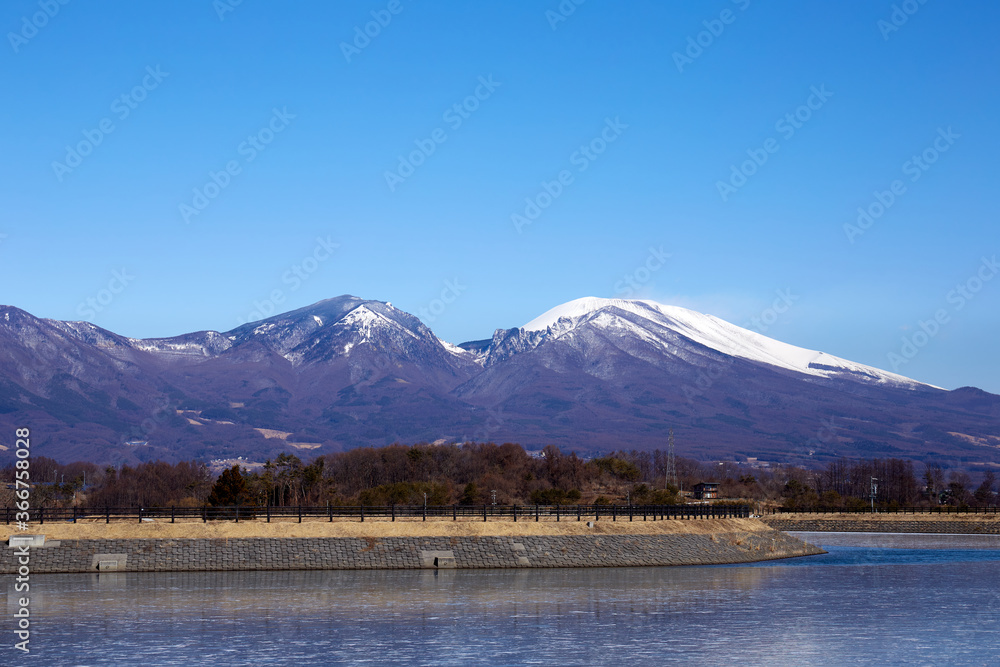 冬の浅間山 みまき大池付近より 長野県小諸市