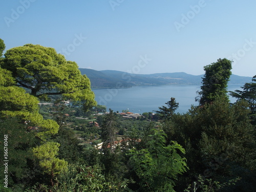 Blick auf den Lago Bracciano Italien photo