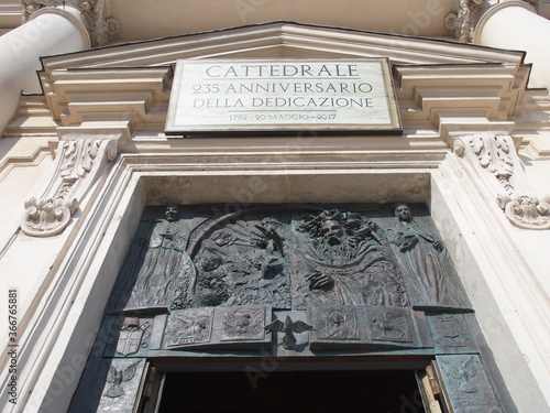 фотографія Eingangsportal der Kathedrale von Civitavecchia Italien