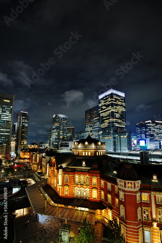幻想的な輝きをまとう東京駅 © pocketalbum