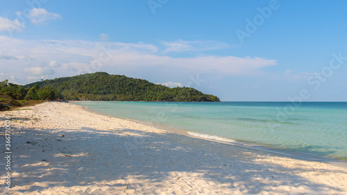 Late afternoon sun on Sao beach on the tropical island of Phu Quoc, Vietnam © Jozef