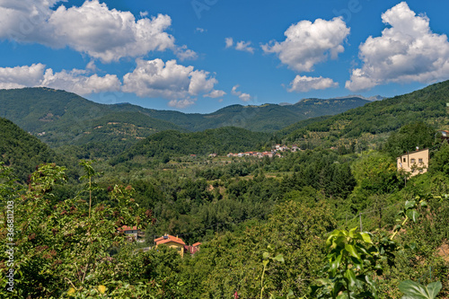 Die Landschaft bei Fivizzano in der Toskana in Italien  photo