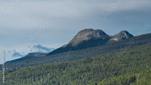 Szczyty górskie w masywie górskim Blefjell w Norwegii