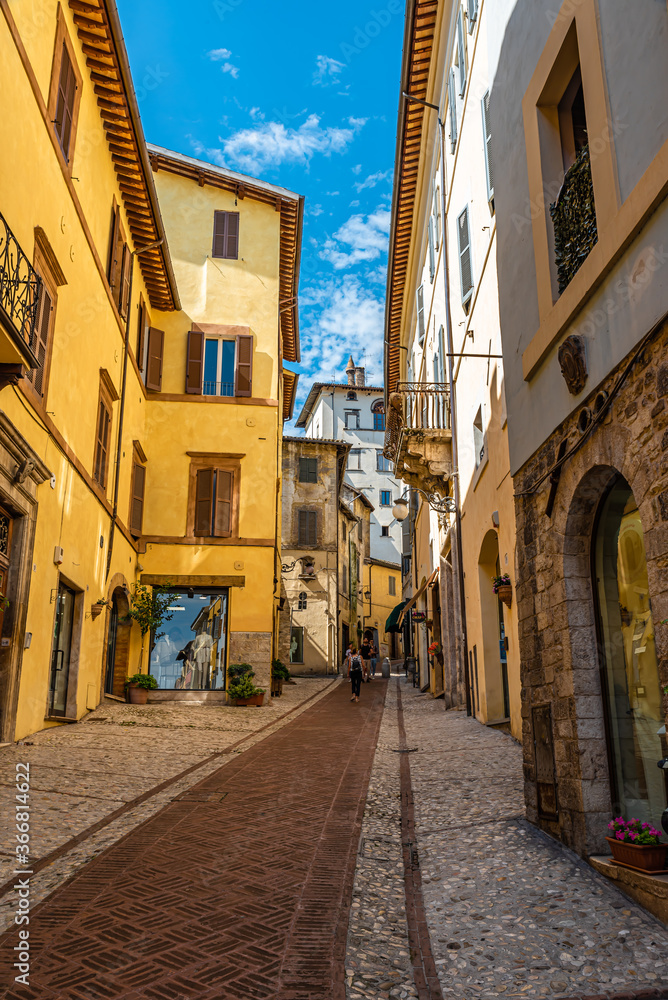 Spoleto, splendida cittadina umbra, patria del Festival dei Due Mondi, manifestazione internazionale di musica, arte, cultura e spettacolo 