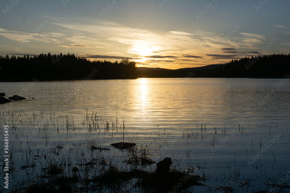 Obraz premium sunset over the lake