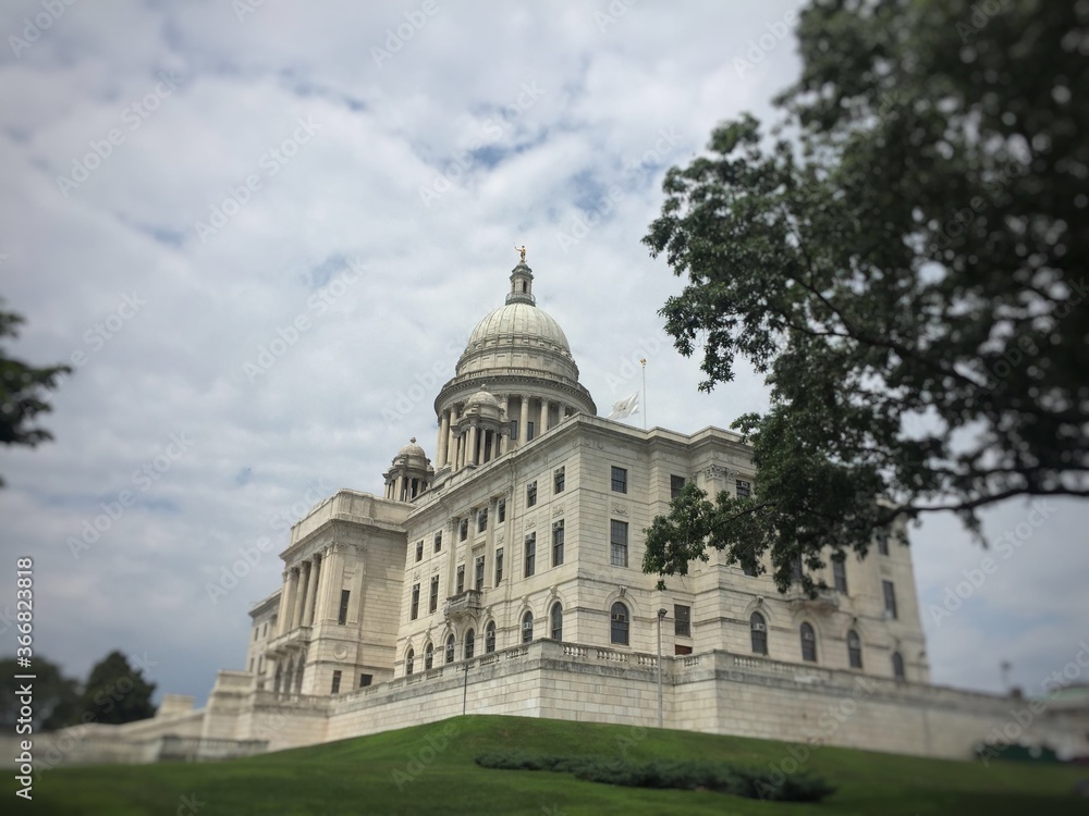 Obraz premium Downtown Providence Rhode Island RI USA State House Building (with dome) Neoclassical Design on Capital / Smith Hill, general assembly and office looking up on a grassy hill. politicians