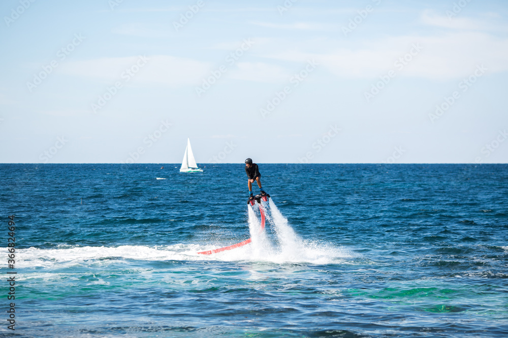 Obraz premium Silhouette of a fly board rider at sea