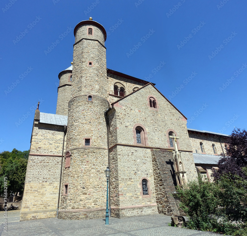 Romanische Stiftskirche St. Chrysanthus und Daria