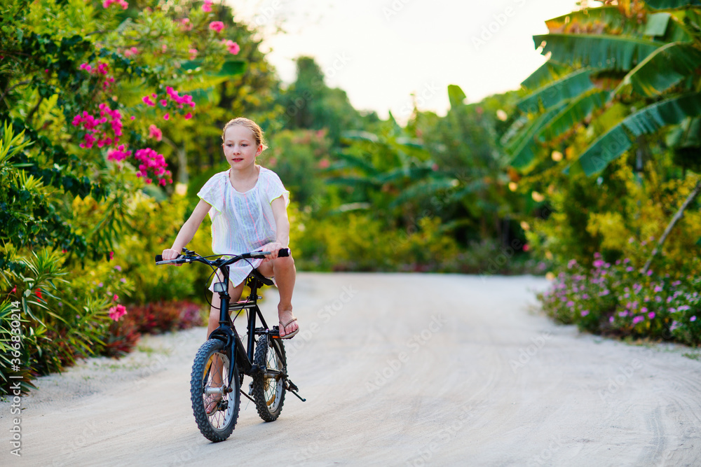 Fototapeta premium Girl on bike ride
