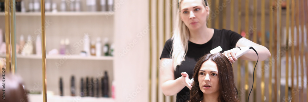 Naklejka premium Hairdresser doing coiffure