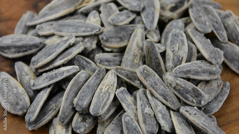 Tasty sunflower seeds (sunflower seeds) with shell and salt. To take as a snack. Potassium and iron source. Tasty sunflower seeds (sunflower seeds) with shell and salt. To take as a snack. Potassium and iron source.