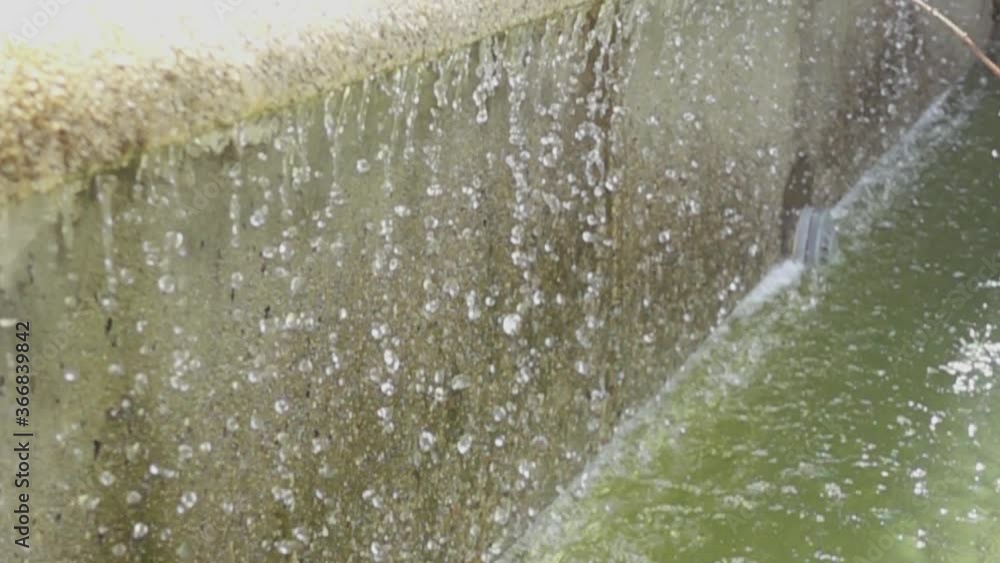 Drops falling in super slow motion Drops falling in super slow motion