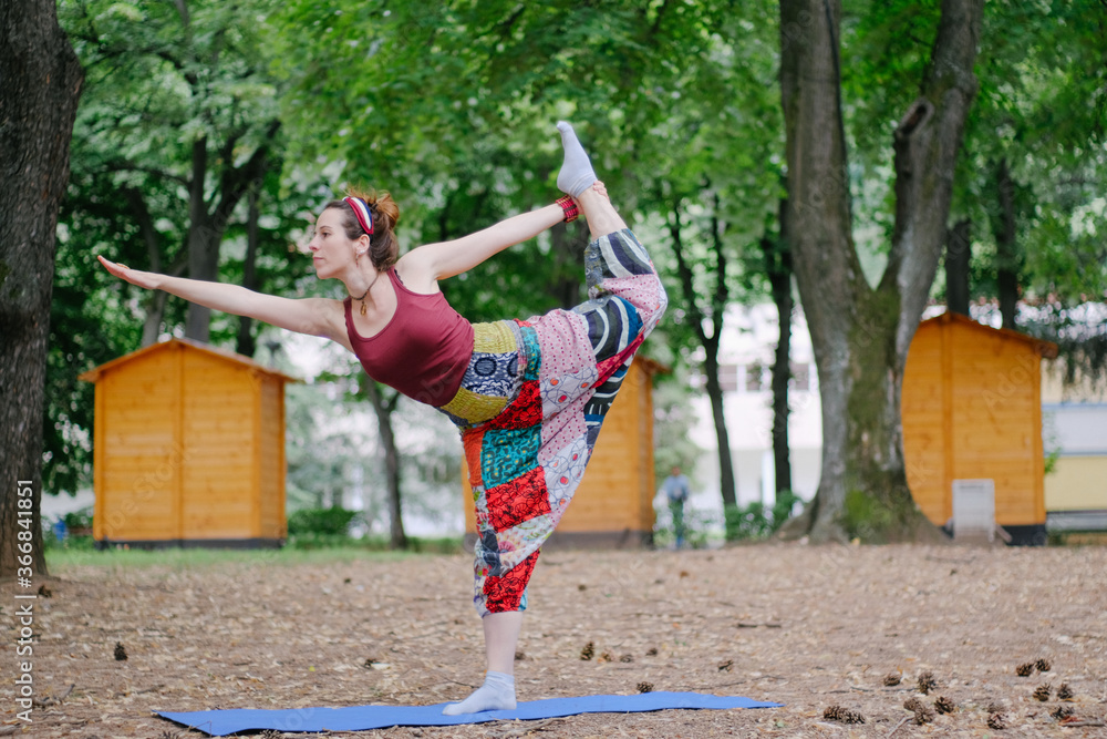 Obraz premium young woman doing yoga exercise