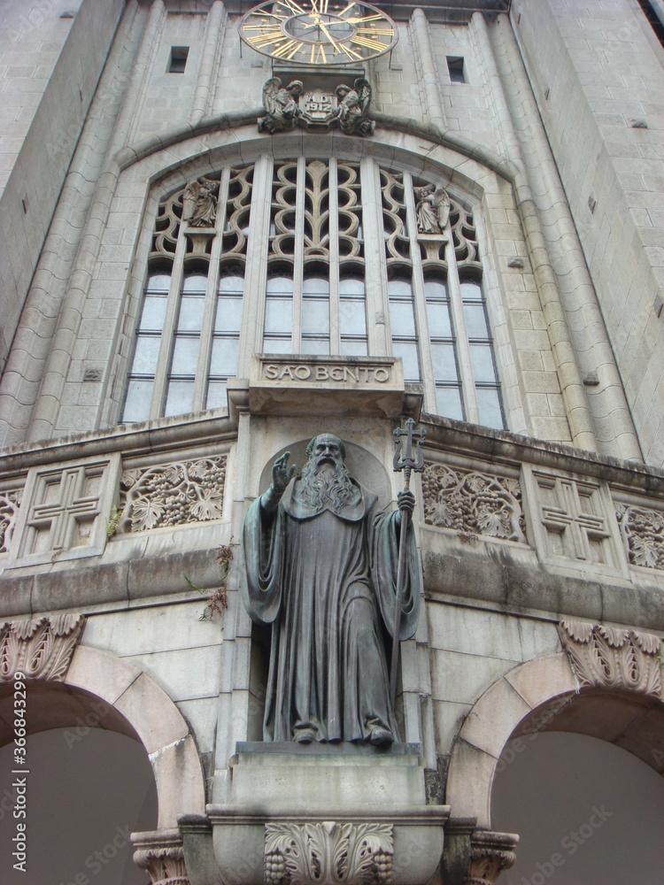 detail of the facade of the cathedral 