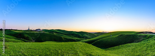 阿蘇大観峰からのパノラマ風景写真 初夏・新緑の季節 夕焼けの時間帯に撮影 日本・熊本・阿蘇 Panoramic landscape photo from Aso Daikanbo Early summer/fresh green season Taken during the sunset Japan, Kumamoto, Aso