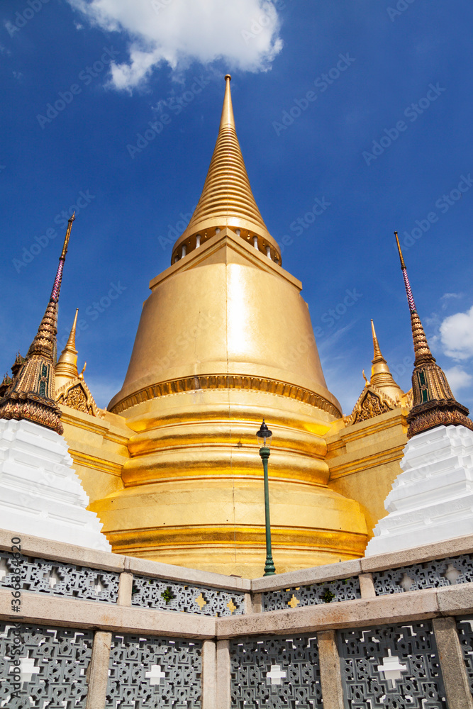 Fototapeta premium wat phra kaew land mark bangkok thailand