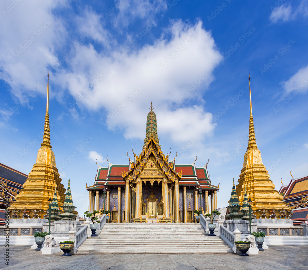 Naklejka premium The Grand Palace Wat Phra Kaew Bangkok Thailand