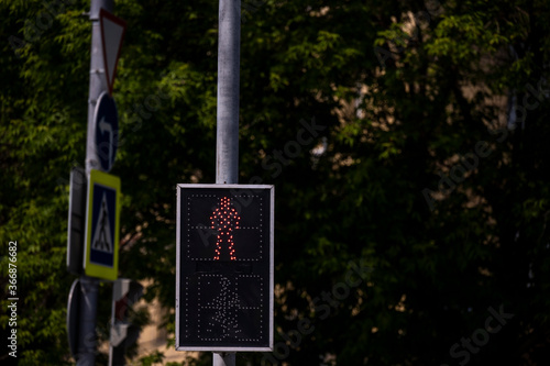 electronic scoreboard for pedestrians at the intersection