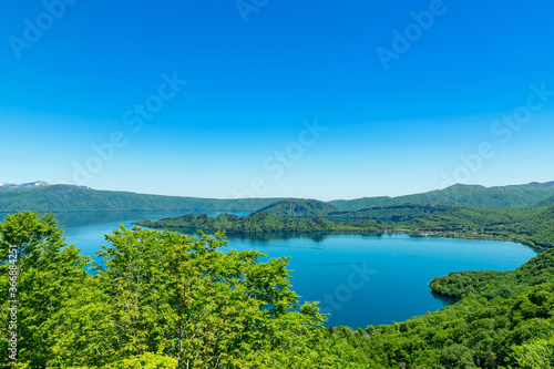 【青森県十和田湖】夏の十和田湖：紫明亭展望台から望む十和田湖はハート型