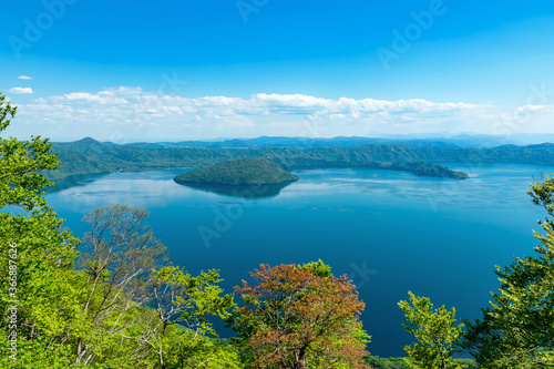 【青森県十和田湖】御鼻部山から眺める春の十和田湖