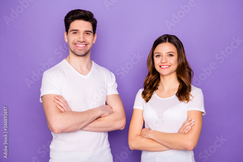 Photo lady guy students couple stand together arms crossed confident team mates business people young successful freelancers wear casual white t-shirts isolated purple color background