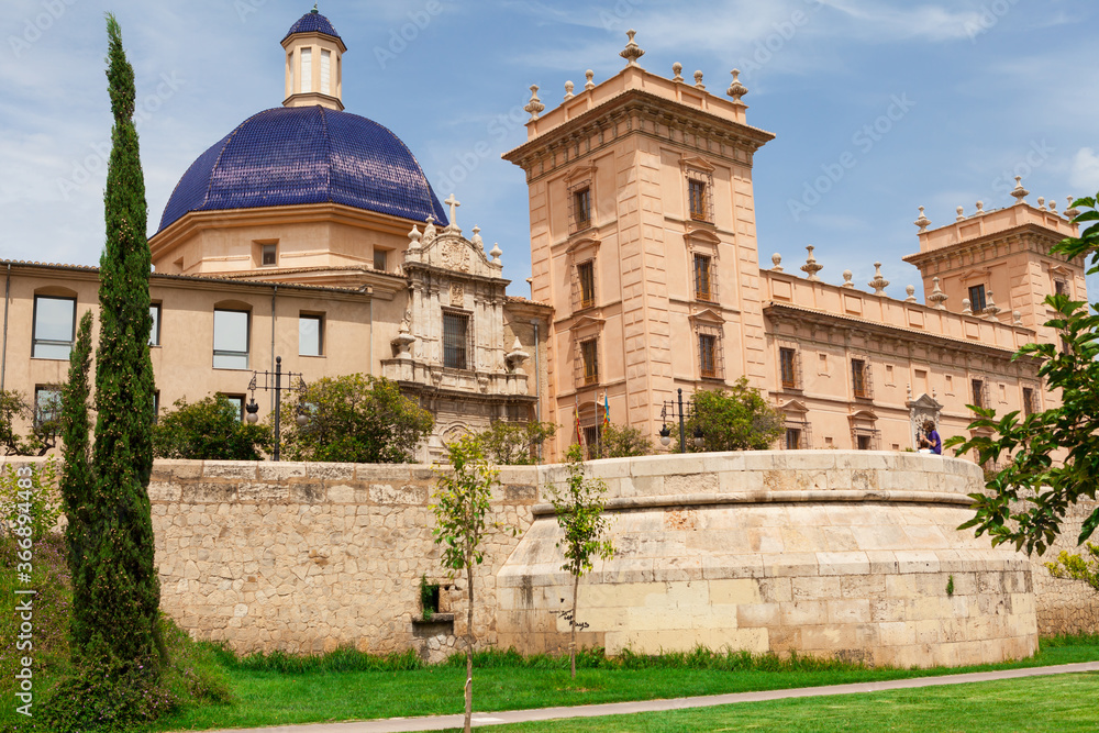baroque building of the museum created in the former church from the side of the Turia Park.
