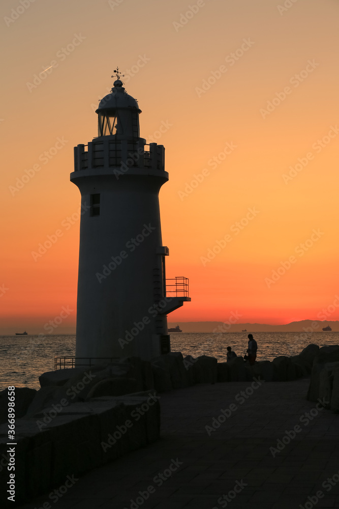 夕日に染まる伊良湖岬灯台 夕日に染まる伊良湖岬灯台