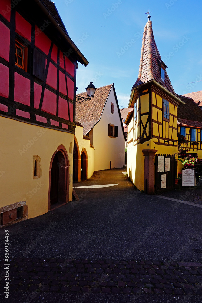 Maisons à colombages à Eguisheim, village français de la région d'Alsace