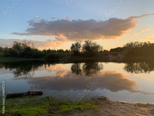 panoramic landscape, riverside, horizon, scenic, tourism, natural, outdoor, duck, clouds, tree, relaxation, tranquil, sunshine, rural, trees, waves, flowing, village, outdoors, dusk, landscape, river,