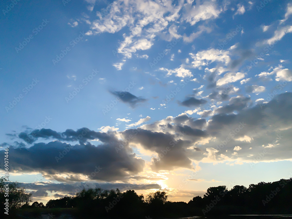 Obraz premium panoramic landscape, riverside, horizon, scenic, tourism, natural, outdoor, duck, clouds, tree, relaxation, tranquil, sunshine, rural, trees, waves, flowing, village, outdoors, dusk, landscape, river,