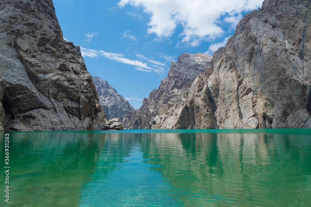 Köl-Suu lake, High Altitude Lake, Kurumduk valley, Naryn province, Kyrgyzstan, Central Asia