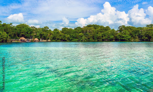 Bacalar Lagoon coastline, Quintana Roo / Mexico © Manel Vinuesa