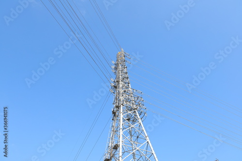 高圧線鉄塔と電線