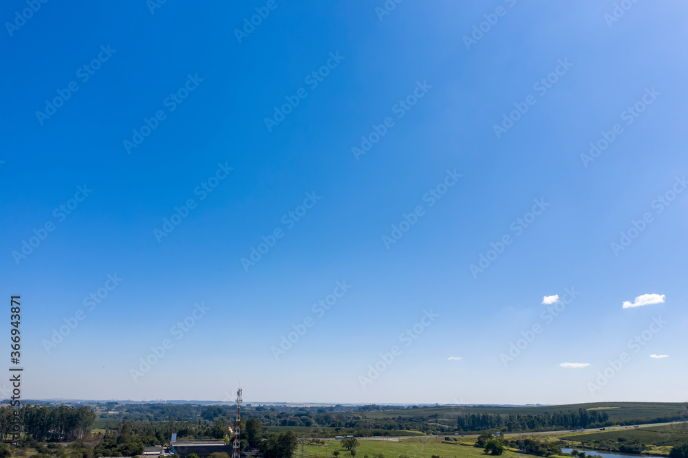 Foto aérea de um campo em Campinas