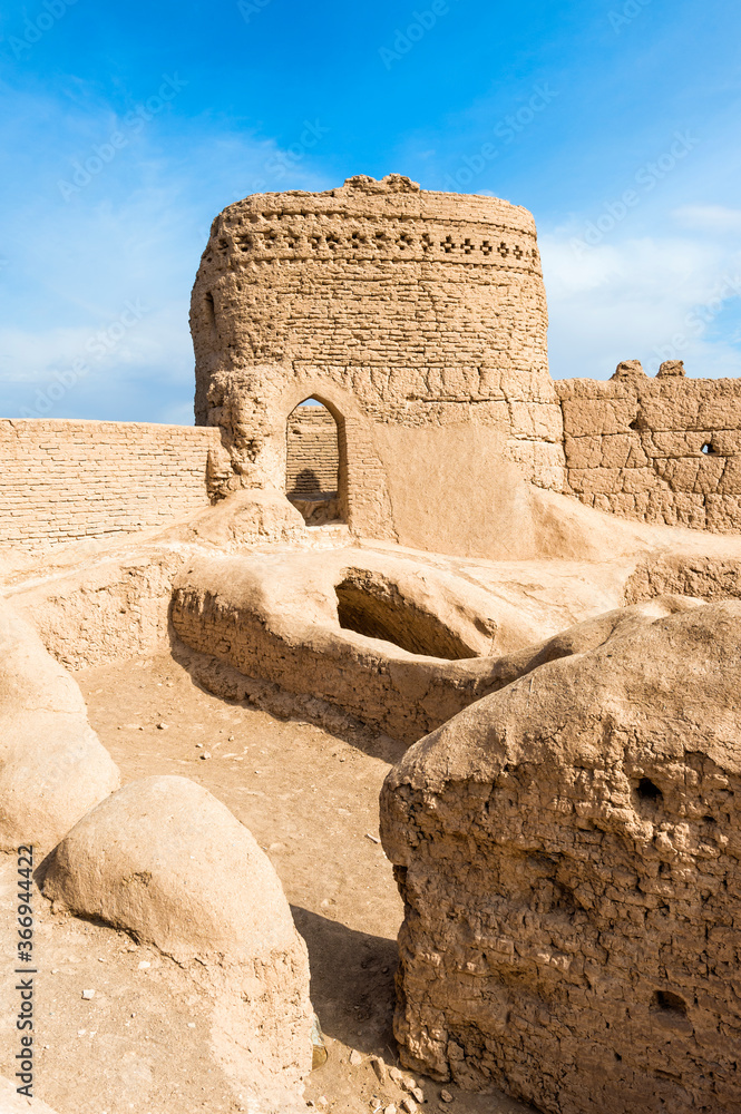 Narin Qal’eh, Tower and ramparts, Meybod mud-brick fortress, Yazd Province, Iran, Asia