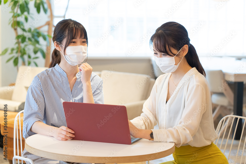 Obraz premium アジア人女性 2人 ポートレート